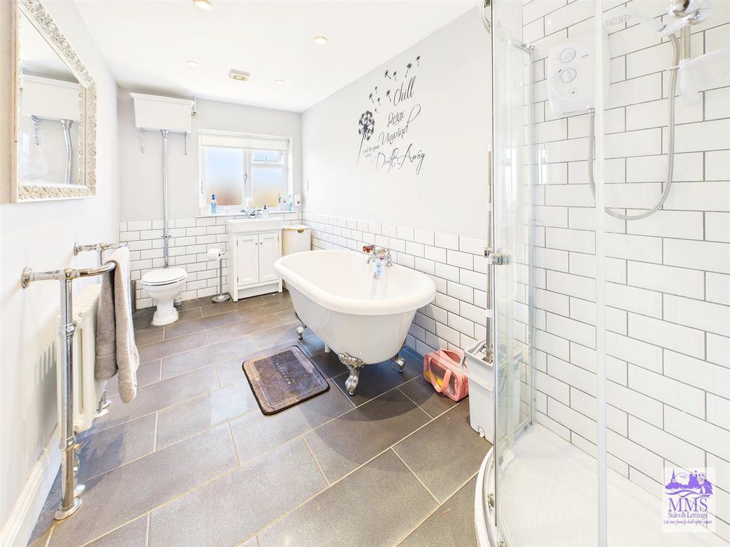 Property photo 3 of 27 Cam04098G0-Pr0095-Still036.Jpg