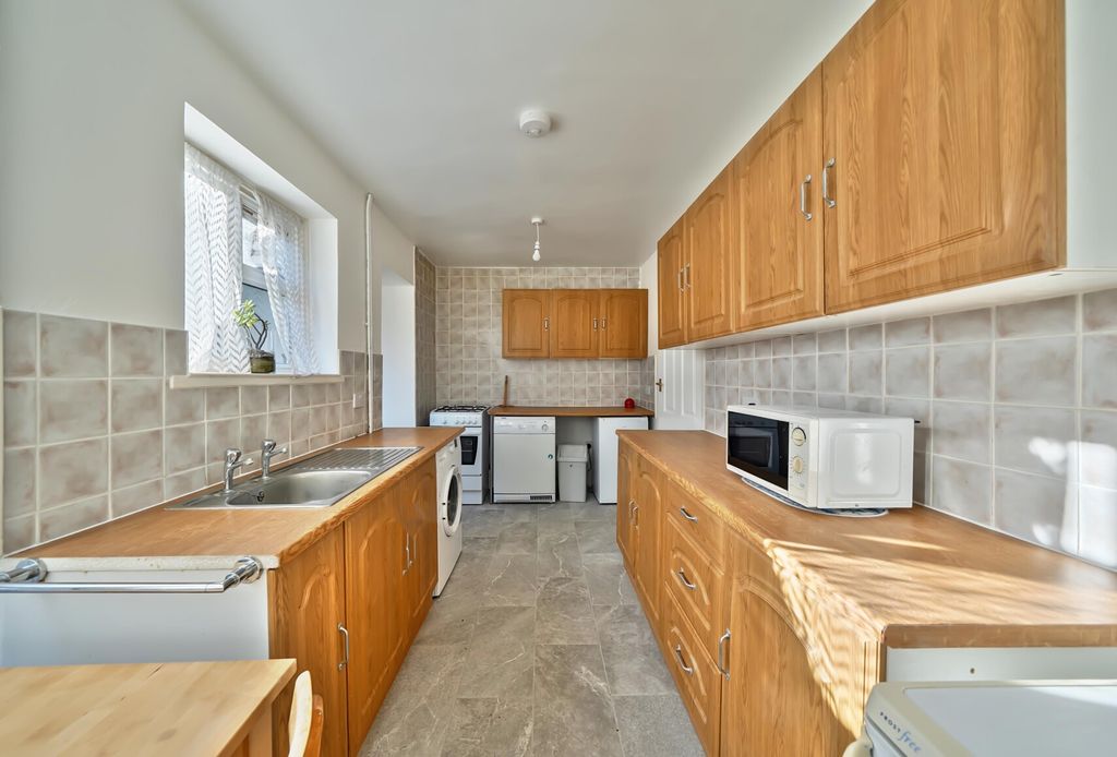 Property photo 2 of 20 1420011-10-699dc3...