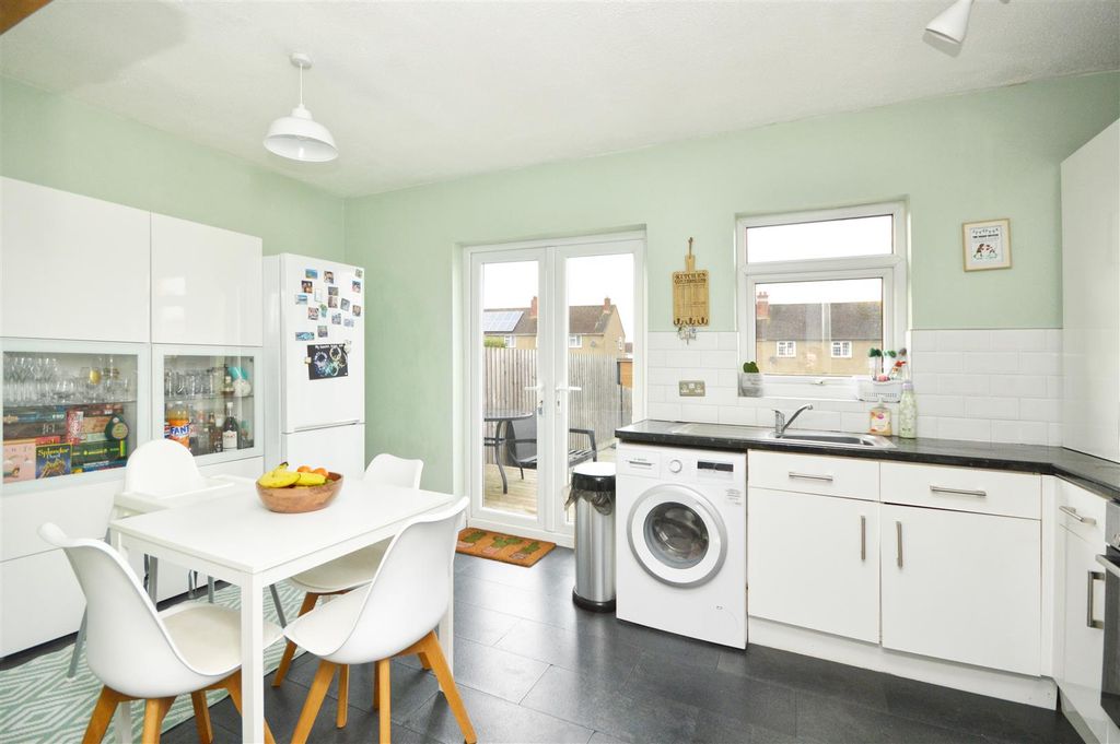 Property photo 3 of 11 Kitchen / Diner