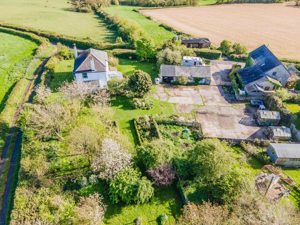 Property photo 2 of 33