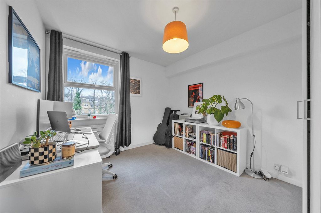 Property photo 3 of 12 Picture No. 18