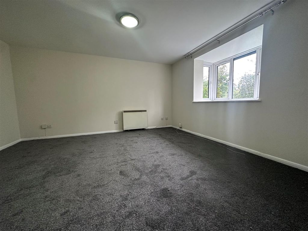 Property photo 3 of 8 Coopers Estate Agents