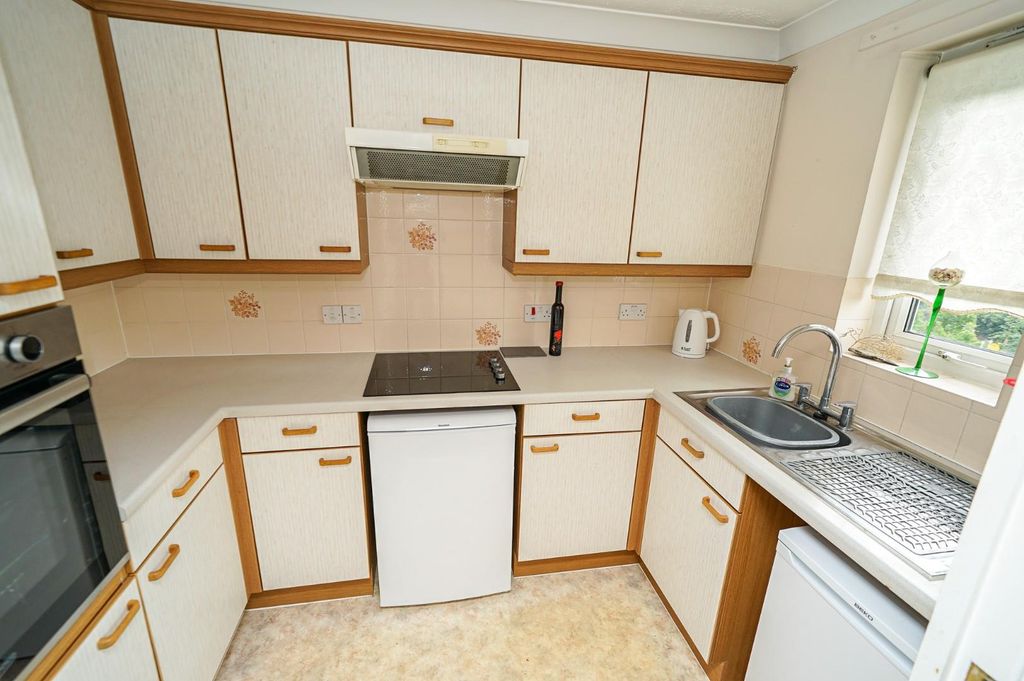 Property photo 3 of 24