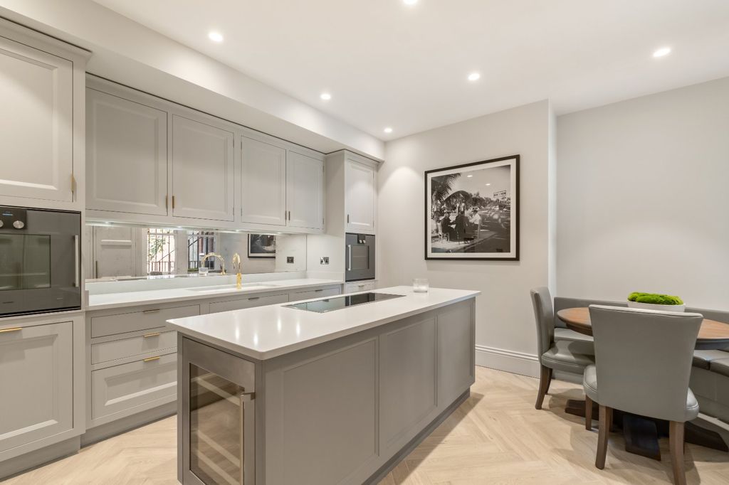 Property photo 3 of 25