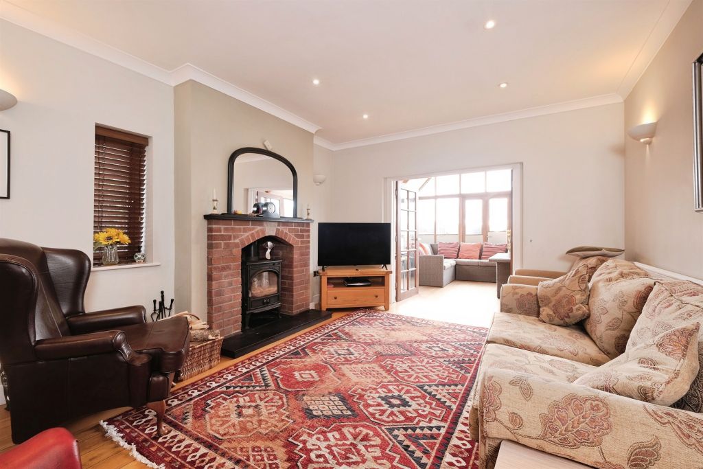 Property photo 3 of 34