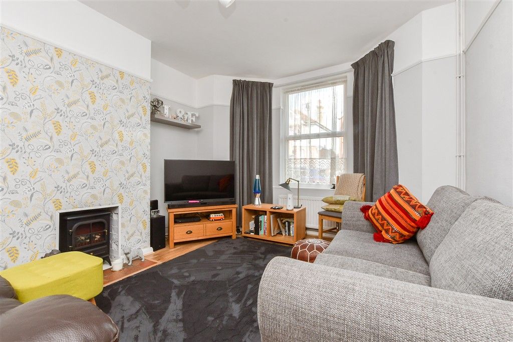 Property photo 1 of 16 Lounge