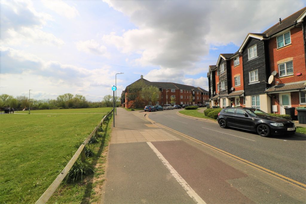 Property photo 2 of 14 Front