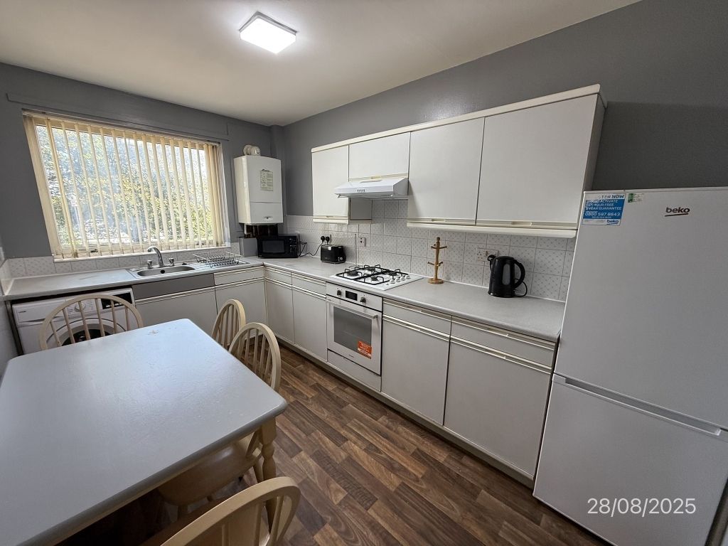 Property photo 2 of 10 Kitchen / Dining