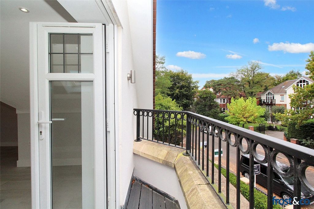 Property photo 3 of 19 Balcony