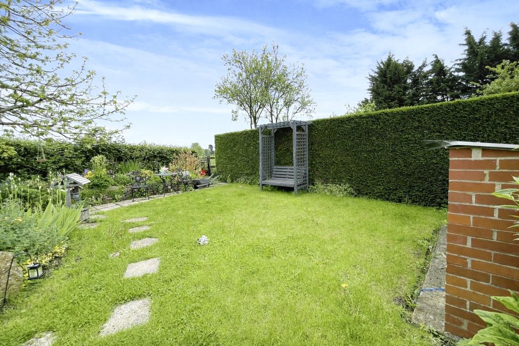 Property photo 2 of 14 Garden