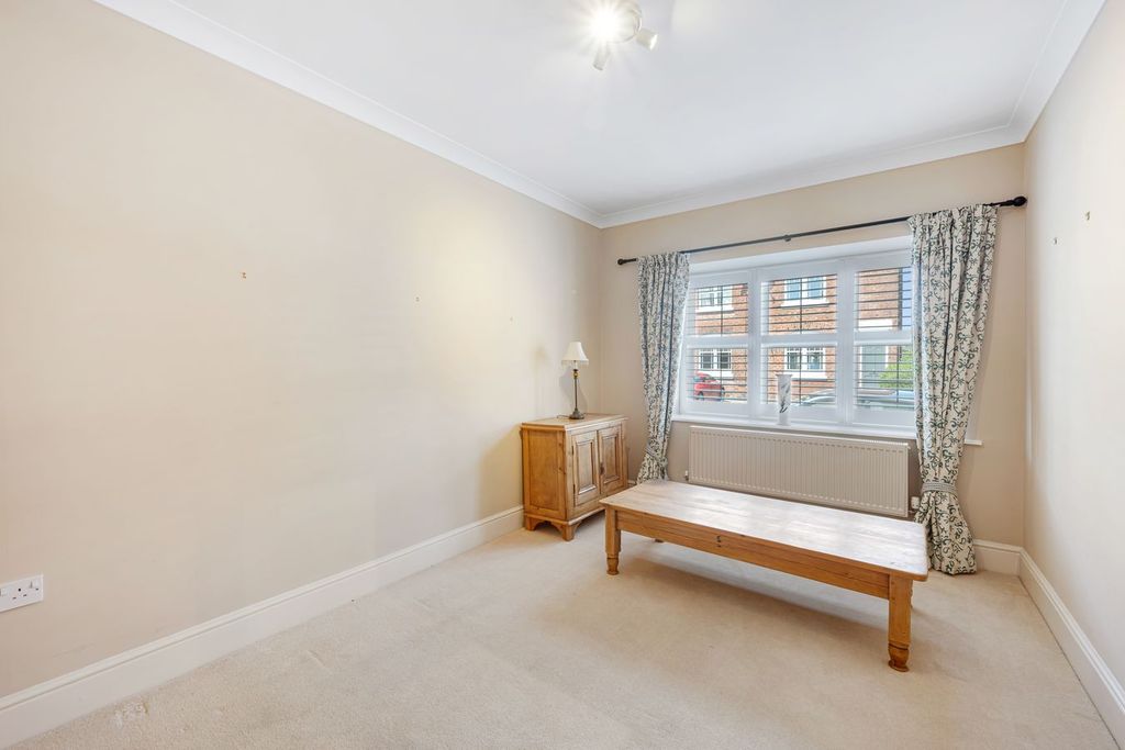 Property photo 2 of 23