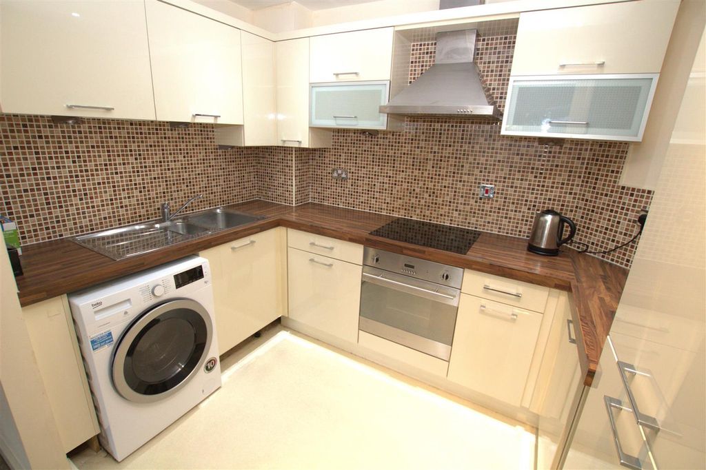 Property photo 2 of 6 Kitchen.Jpg
