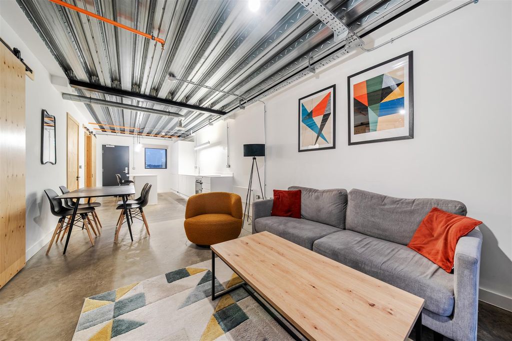 Property photo 3 of 13 1408043-2-69822682E23d3.Jpg