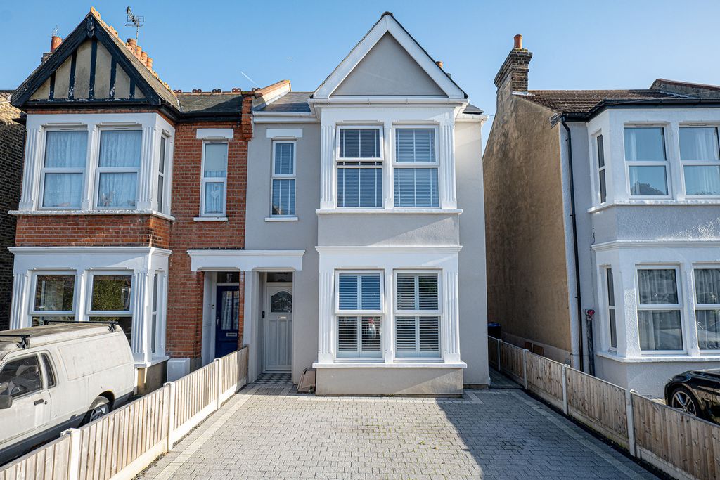 Property photo 1 of 32