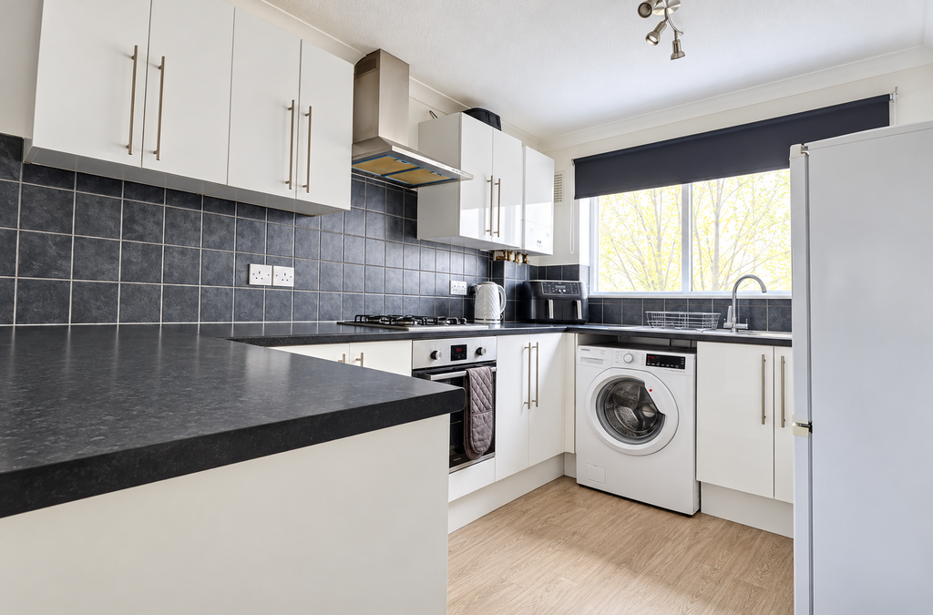 Property photo 2 of 11 Kitchen
