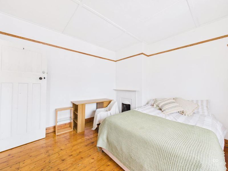 Property photo 1 of 9 Bedroom