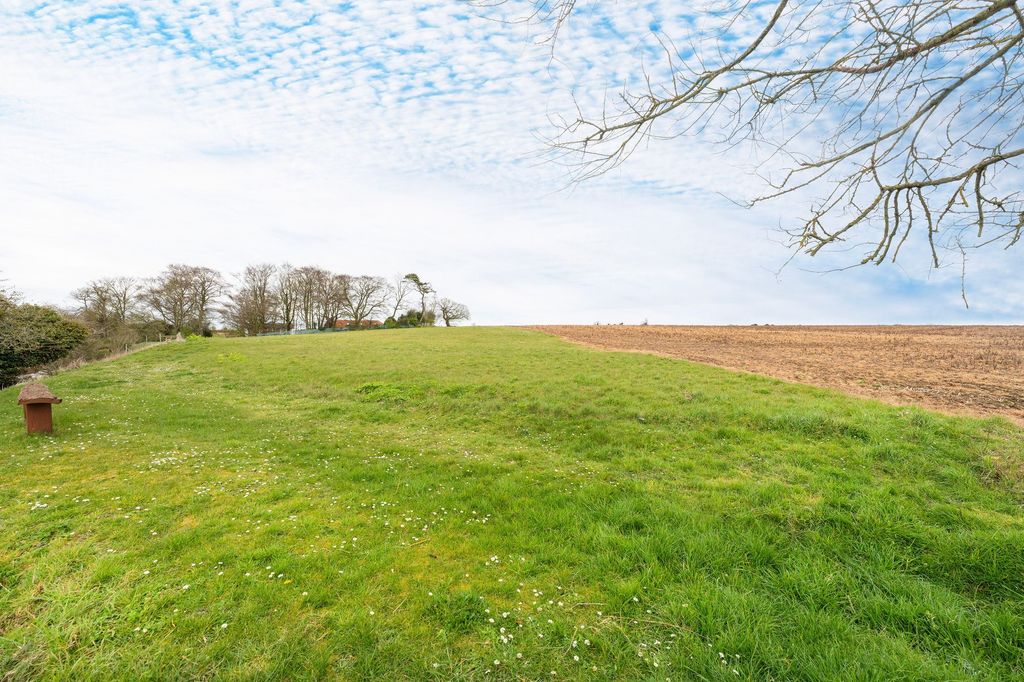 Property photo 2 of 23