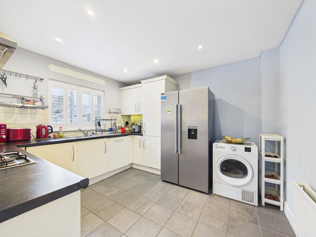 Property photo 2 of 15 Kitchen