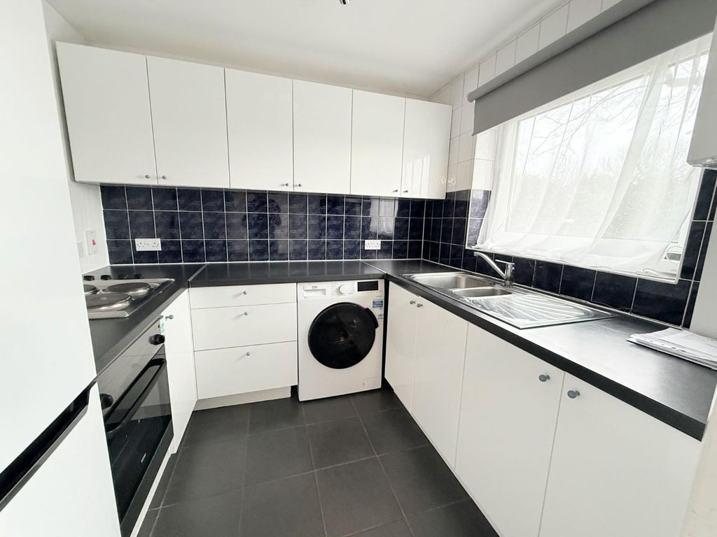 Property photo 3 of 7 Kitchen.Jpeg