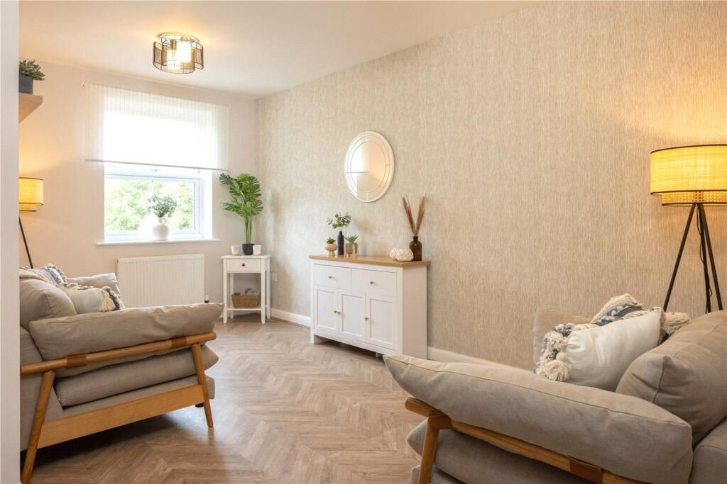 Property photo 3 of 13 Lounge