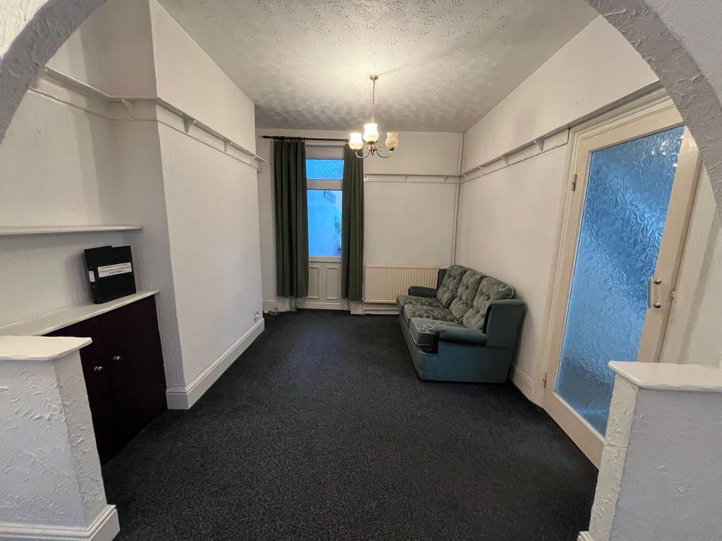 Property photo 3 of 14 Lounge