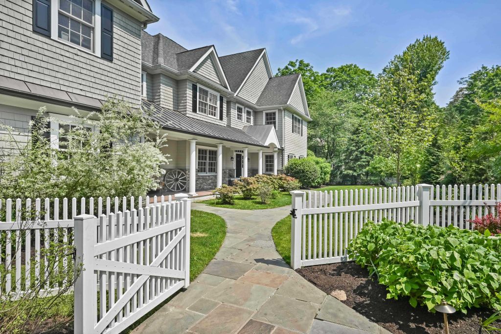Property photo 1 of 31