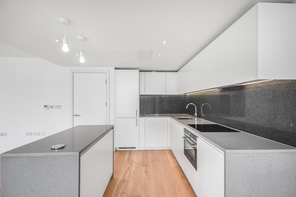 Property photo 2 of 7 Kitchen