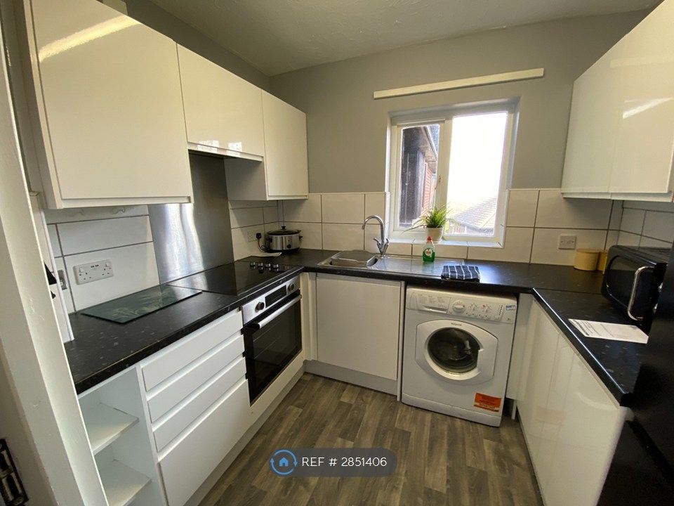 Property photo 1 of 4 Kitchen