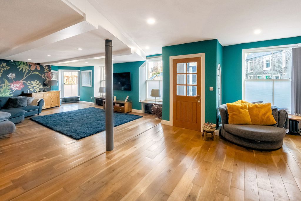 Property photo 3 of 42