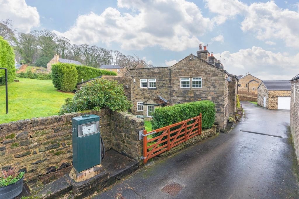 Property photo 2 of 30 2 Crowther Fold_04.Jpg