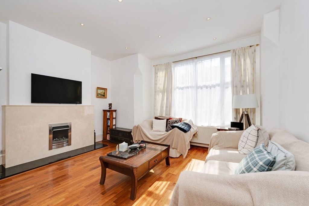 Property photo 1 of 6
