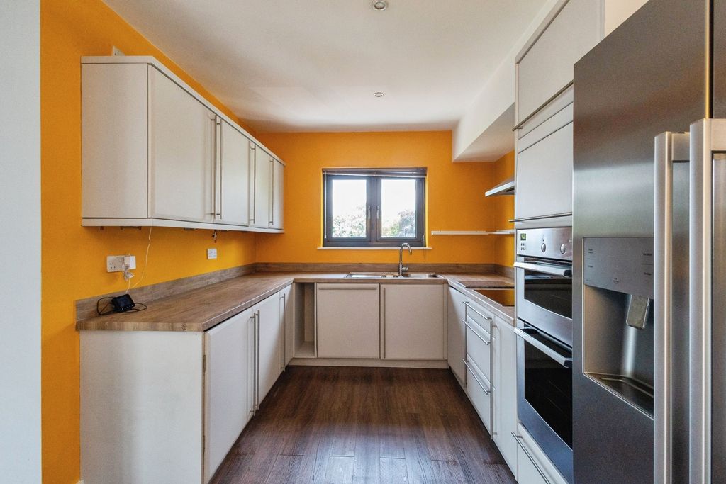 Property photo 3 of 17 Pbox-Img.Jpg