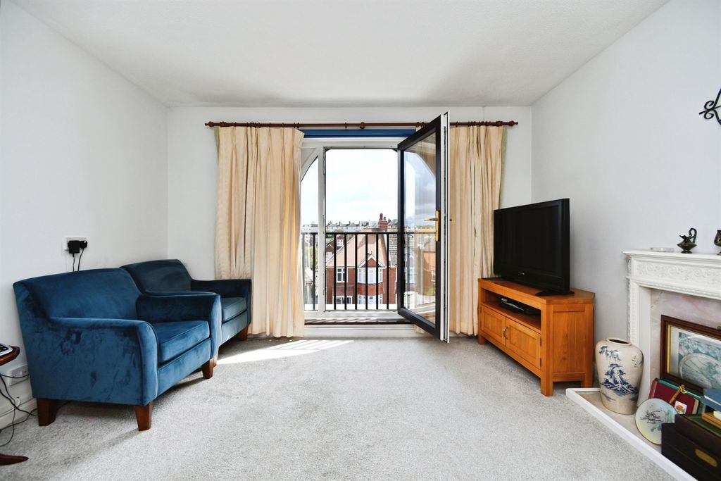 Property photo 3 of 13