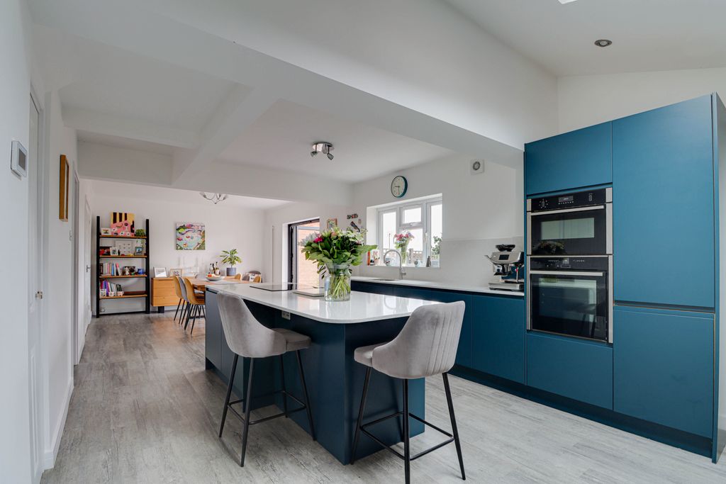 Property photo 3 of 21 Kitchen/Breakfast Room