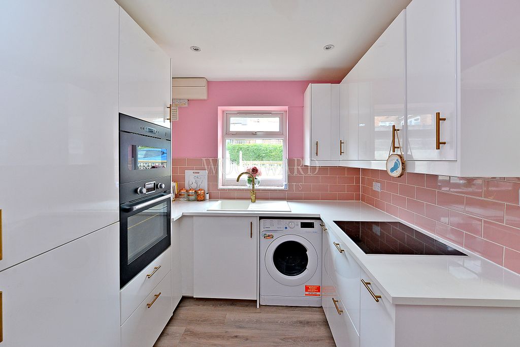 Property photo 2 of 14 Kitchen