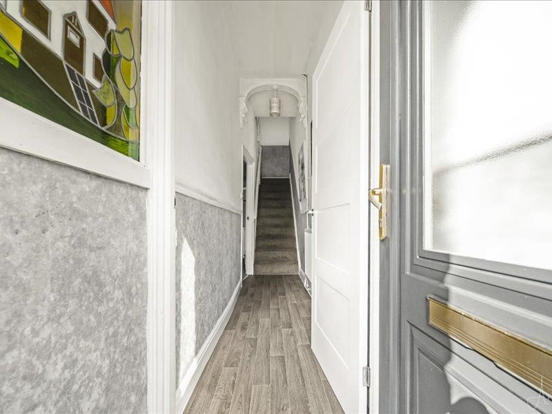 Property photo 2 of 17 Hallway