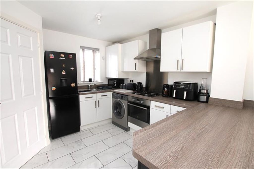 Property photo 2 of 21 Kitchen