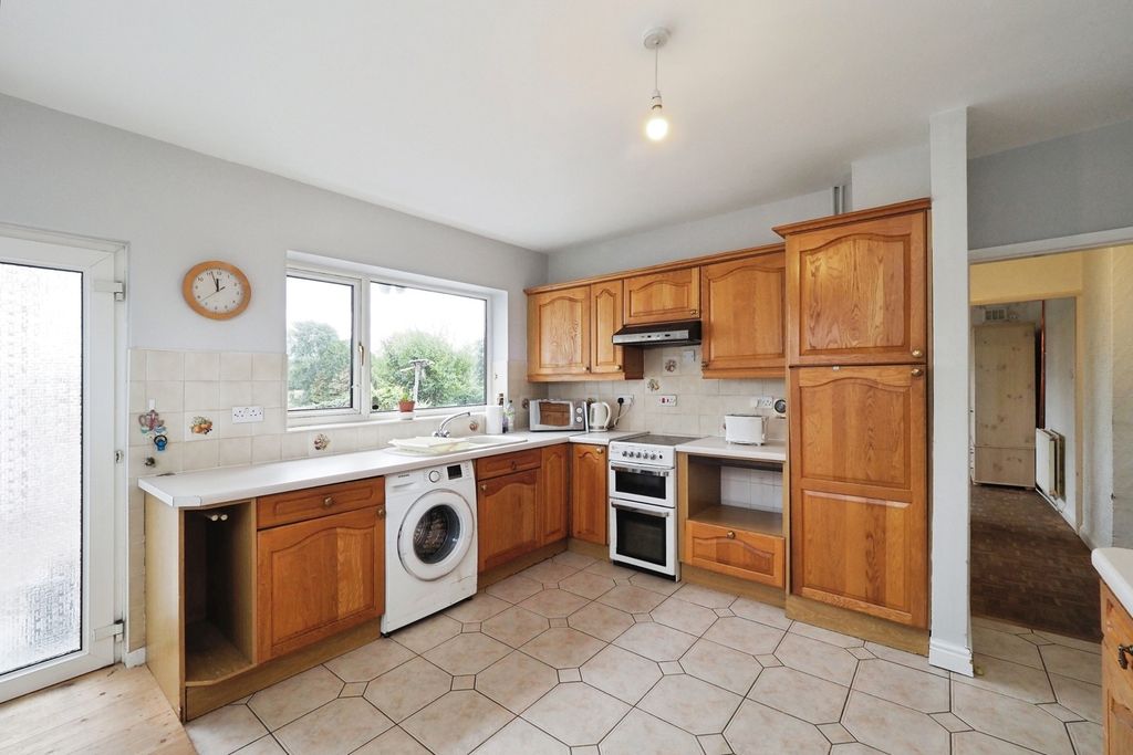 Property photo 3 of 17 Kitchen