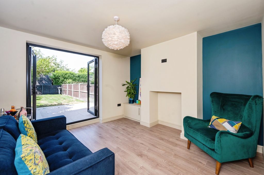 Property photo 1 of 15 Lounge