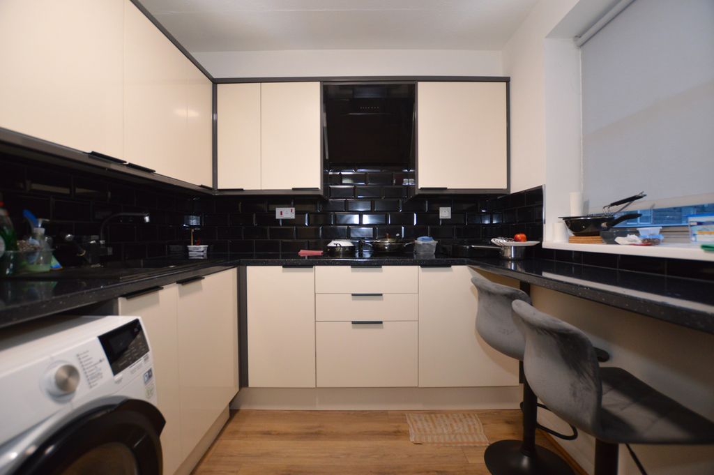 Property photo 2 of 9 Kitchen (2)