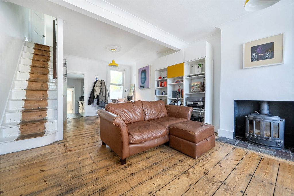 Property photo 2 of 18 Picture No. 16