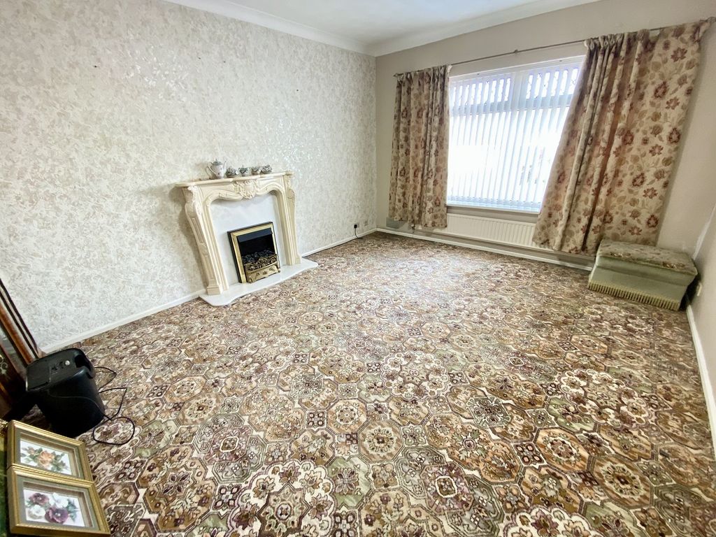 Property photo 2 of 12 Lounge