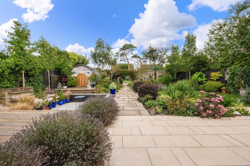 Property photo 2 of 19