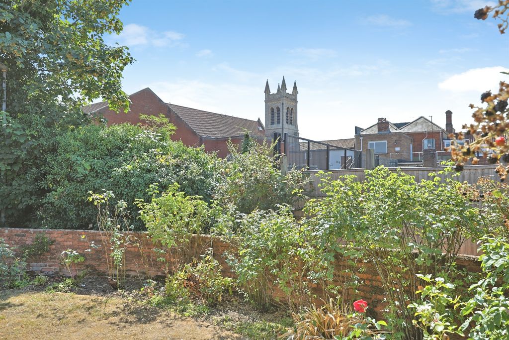 Property photo 2 of 23