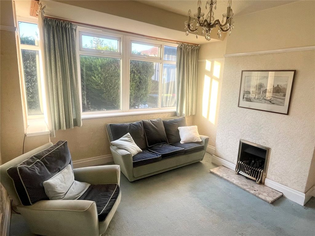 Property photo 3 of 21 Lounge