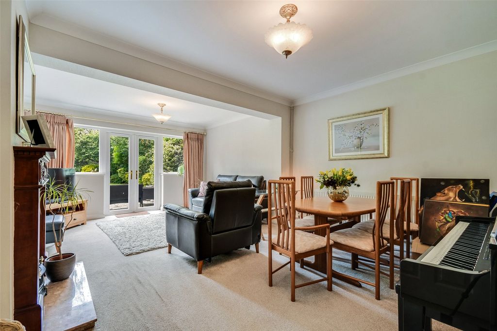 Property photo 3 of 16 Sitting Room