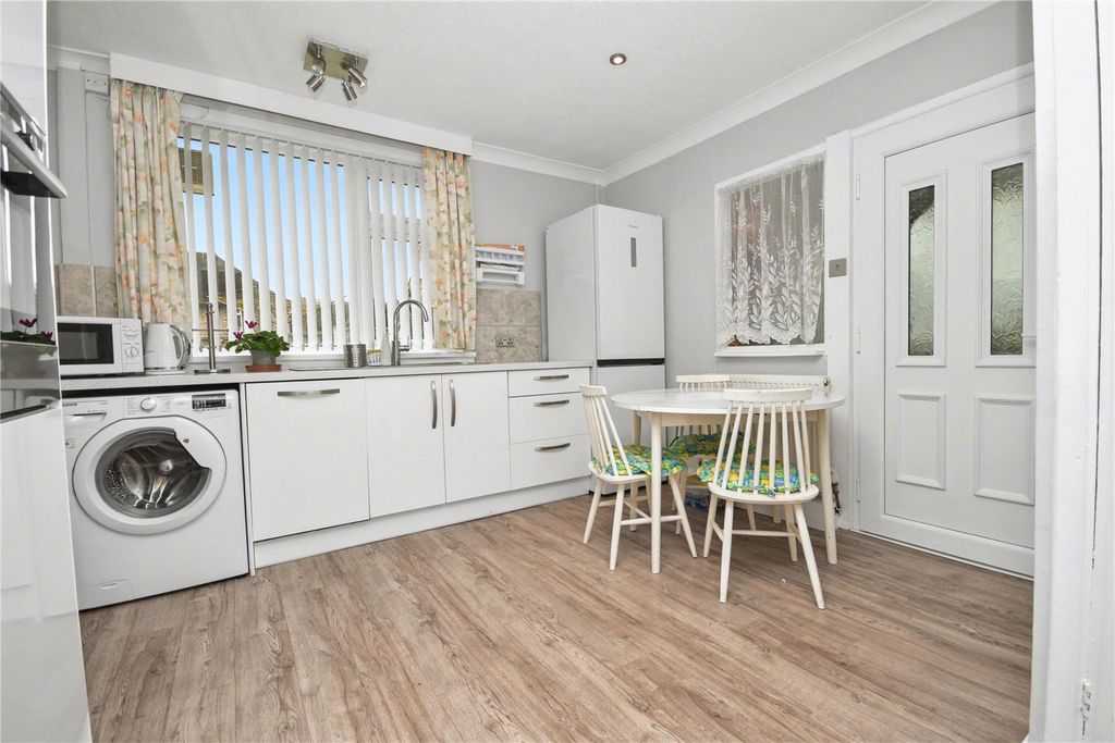 Property photo 2 of 12 Picture No. 10