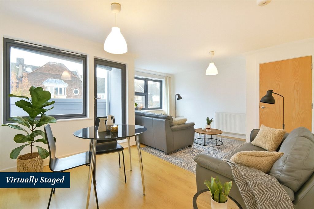 Property photo 2 of 17 Picture No. 36