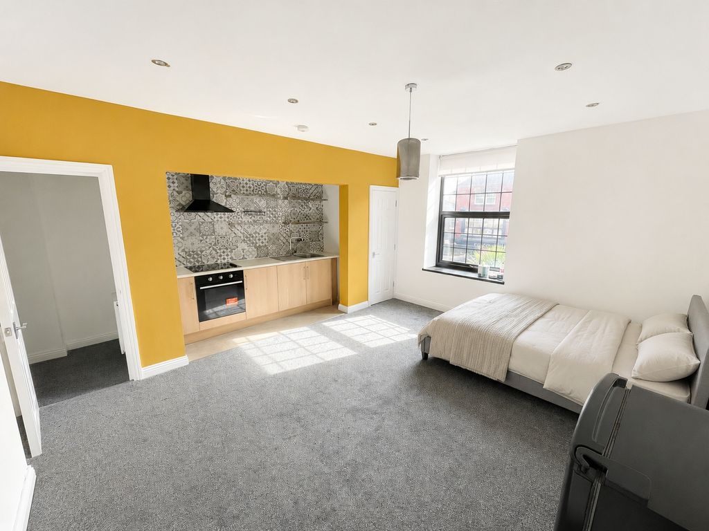 Property photo 1 of 4 Bright And Spacious Studio With A Modern Kitchen...