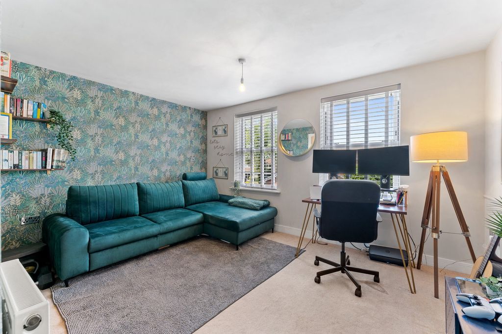 Property photo 3 of 12